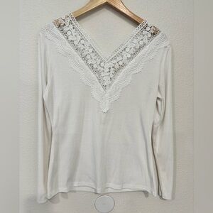 Elegant White Lace V-Neck Women's Top